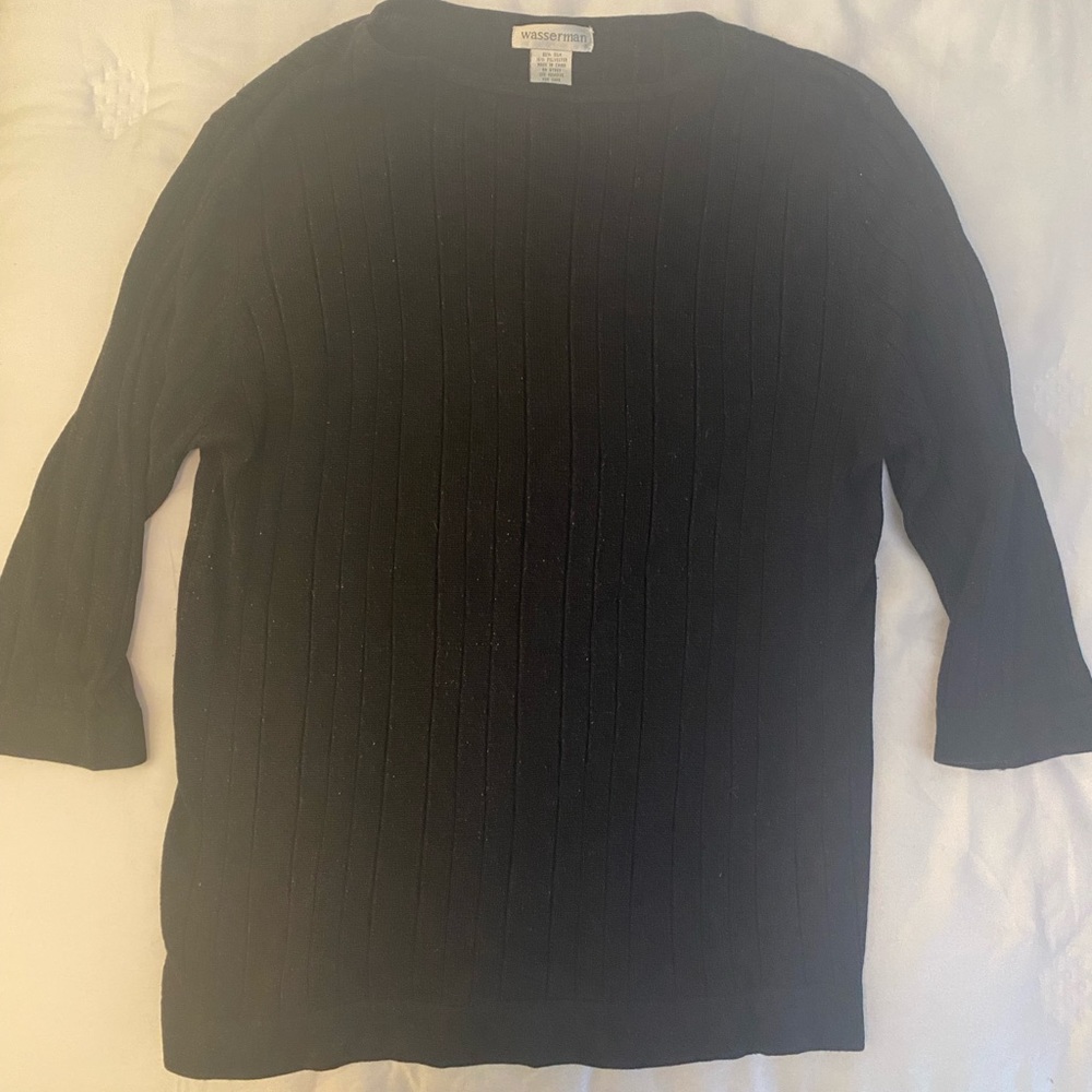 Women’s black sweater 85% silk EUC